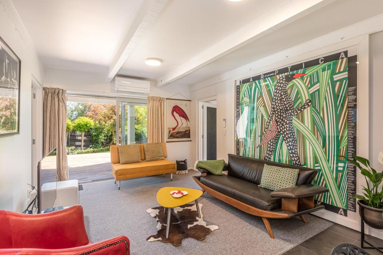 Retro Living - Lush Garden Apartment Christchurch Bagian luar foto