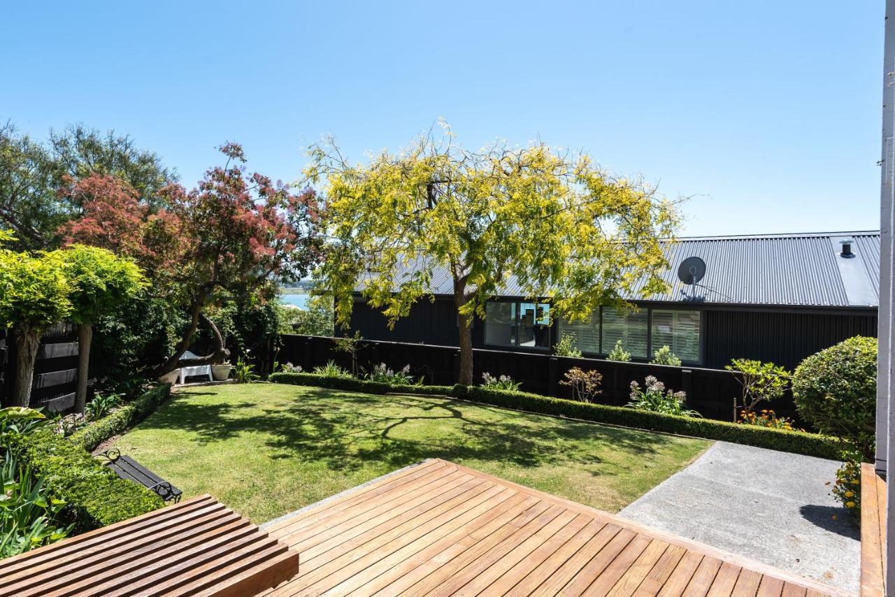 Retro Living - Lush Garden Apartment Christchurch Bagian luar foto