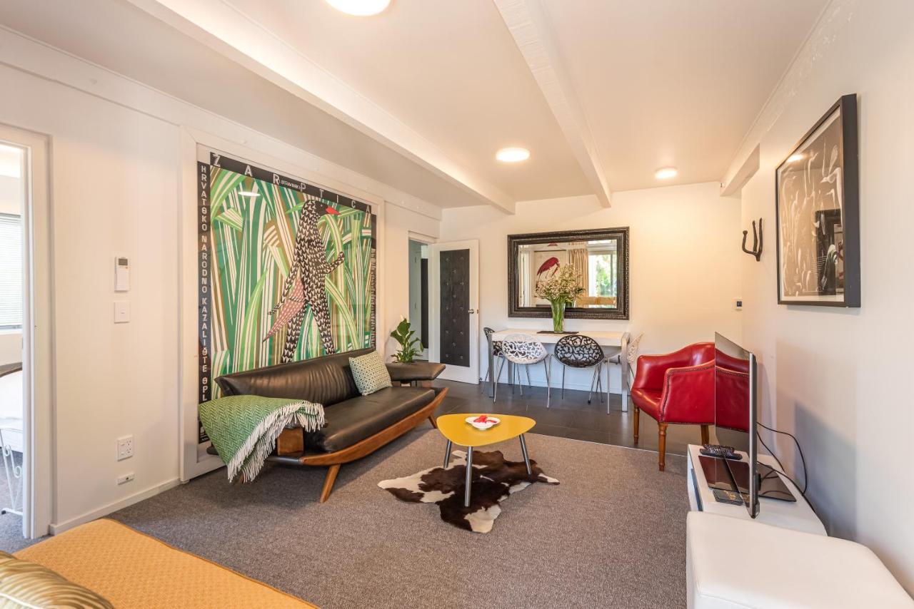 Retro Living - Lush Garden Apartment Christchurch Bagian luar foto