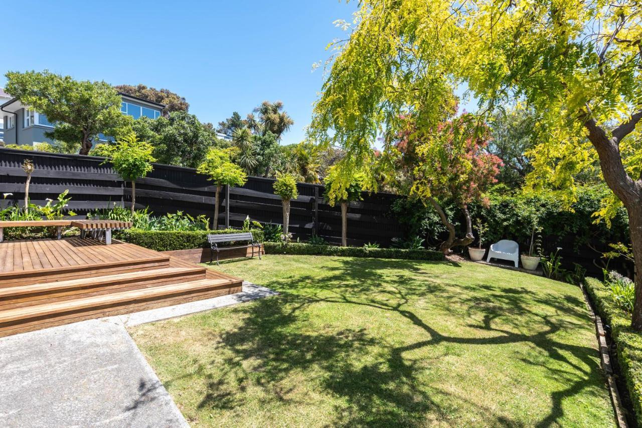 Retro Living - Lush Garden Apartment Christchurch Bagian luar foto